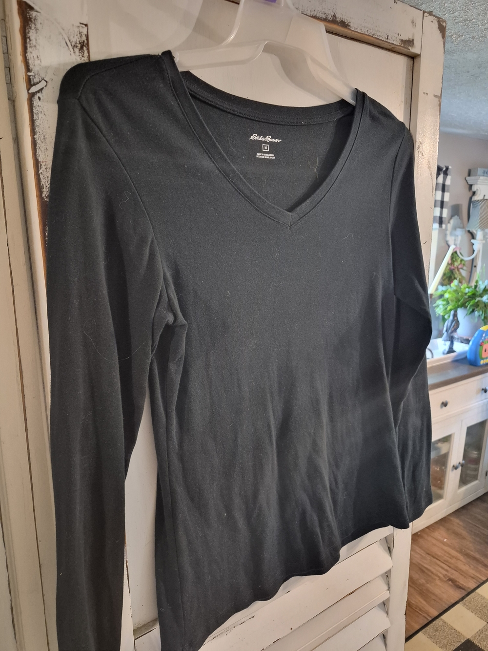 Eddie Bauer Black V-Neck Long Sleeve Tee - Picture 3 of 4